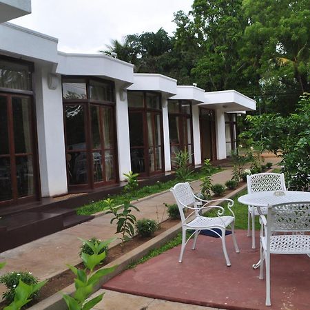 Hotel Melbourne Tourist Rest à Anurâdhapura Extérieur photo