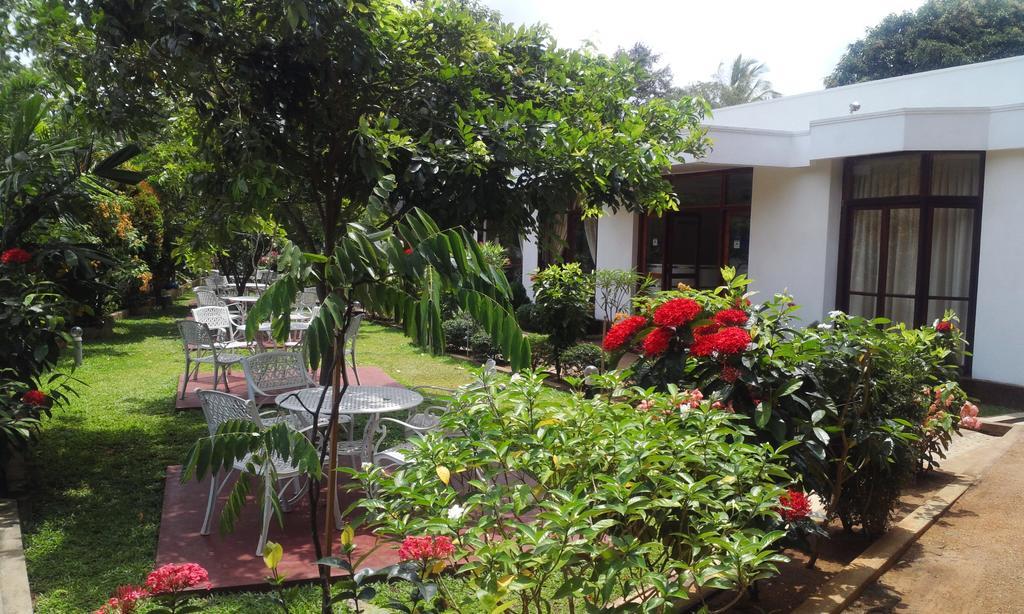 Hotel Melbourne Tourist Rest à Anurâdhapura Extérieur photo