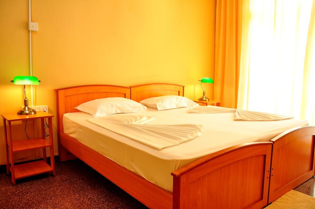 Hotel Melbourne Tourist Rest à Anurâdhapura Chambre photo