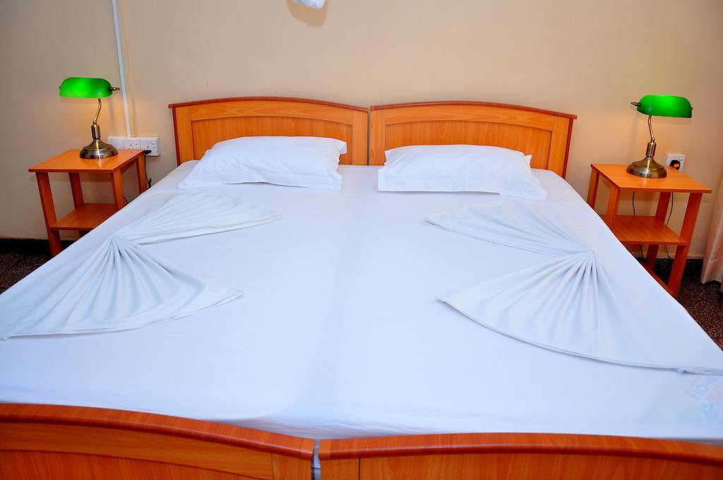 Hotel Melbourne Tourist Rest à Anurâdhapura Chambre photo