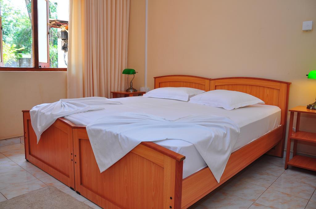 Hotel Melbourne Tourist Rest à Anurâdhapura Chambre photo