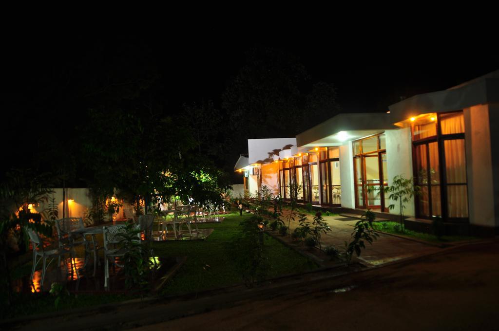Hotel Melbourne Tourist Rest à Anurâdhapura Extérieur photo