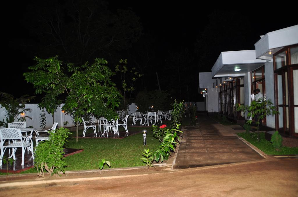 Hotel Melbourne Tourist Rest à Anurâdhapura Extérieur photo