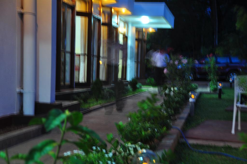 Hotel Melbourne Tourist Rest à Anurâdhapura Extérieur photo