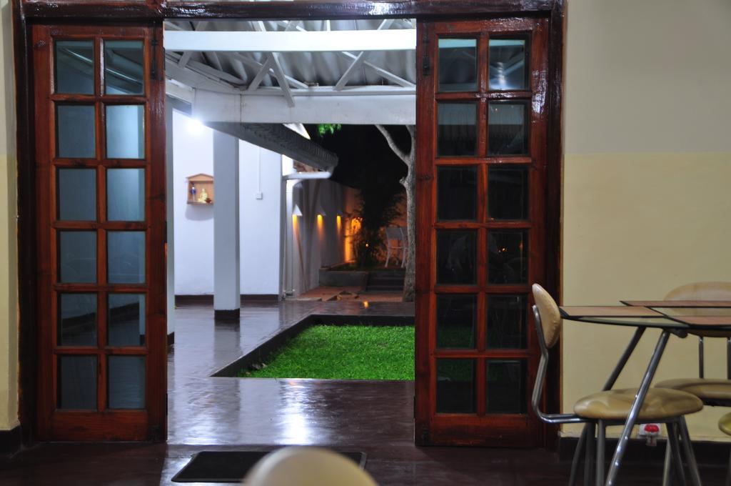 Hotel Melbourne Tourist Rest à Anurâdhapura Extérieur photo