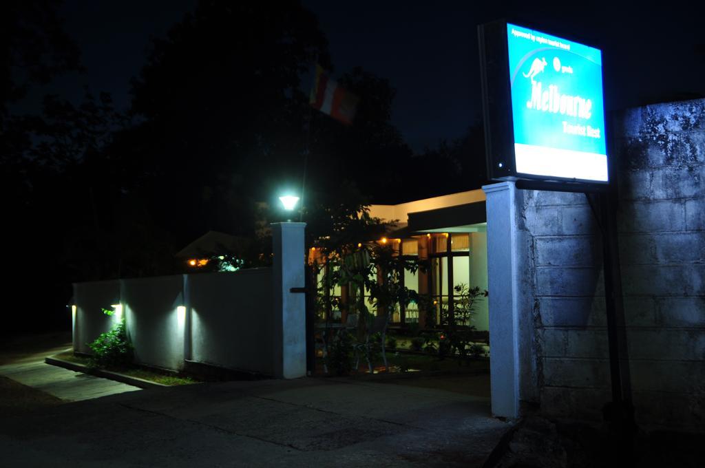 Hotel Melbourne Tourist Rest à Anurâdhapura Extérieur photo