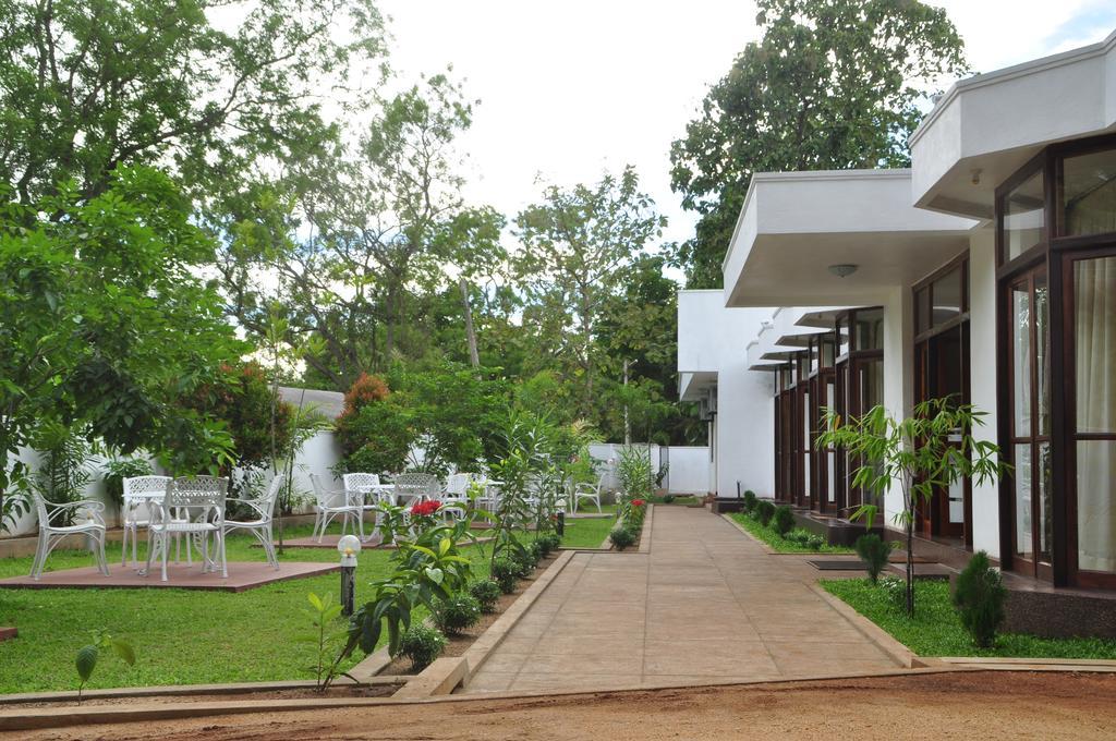 Hotel Melbourne Tourist Rest à Anurâdhapura Extérieur photo