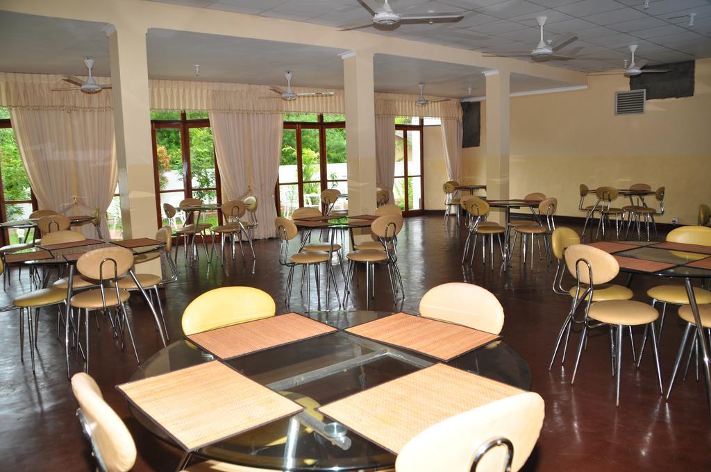 Hotel Melbourne Tourist Rest à Anurâdhapura Extérieur photo