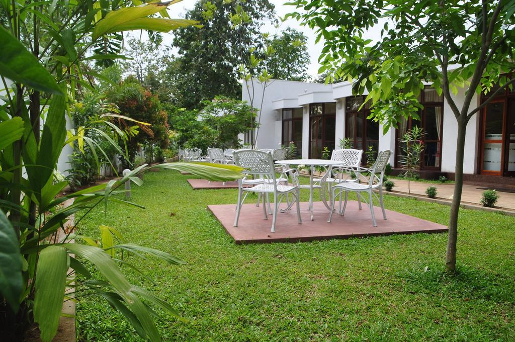Hotel Melbourne Tourist Rest à Anurâdhapura Extérieur photo
