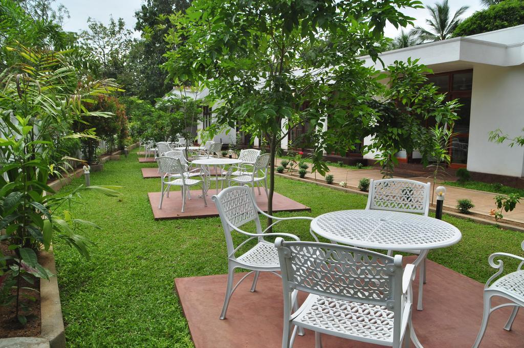 Hotel Melbourne Tourist Rest à Anurâdhapura Extérieur photo
