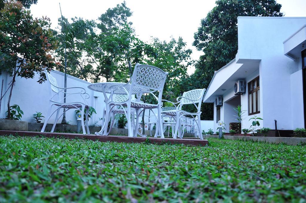 Hotel Melbourne Tourist Rest à Anurâdhapura Extérieur photo