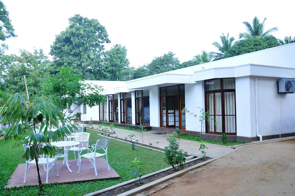 Hotel Melbourne Tourist Rest à Anurâdhapura Extérieur photo