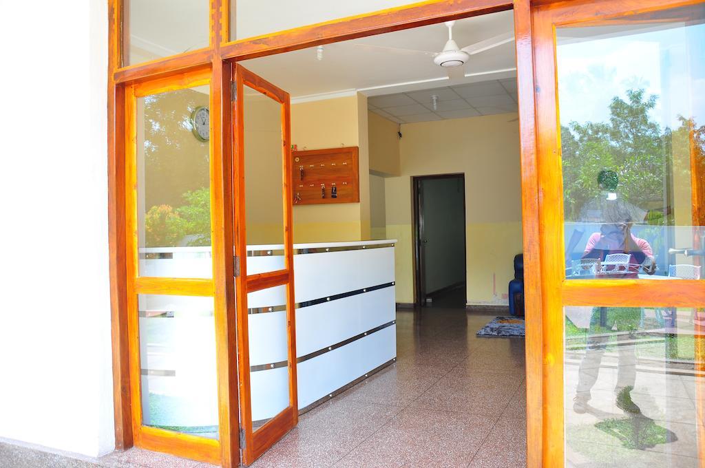 Hotel Melbourne Tourist Rest à Anurâdhapura Extérieur photo