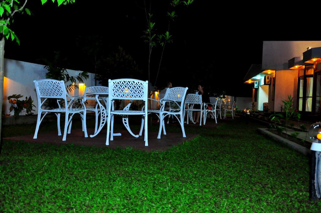 Hotel Melbourne Tourist Rest à Anurâdhapura Extérieur photo