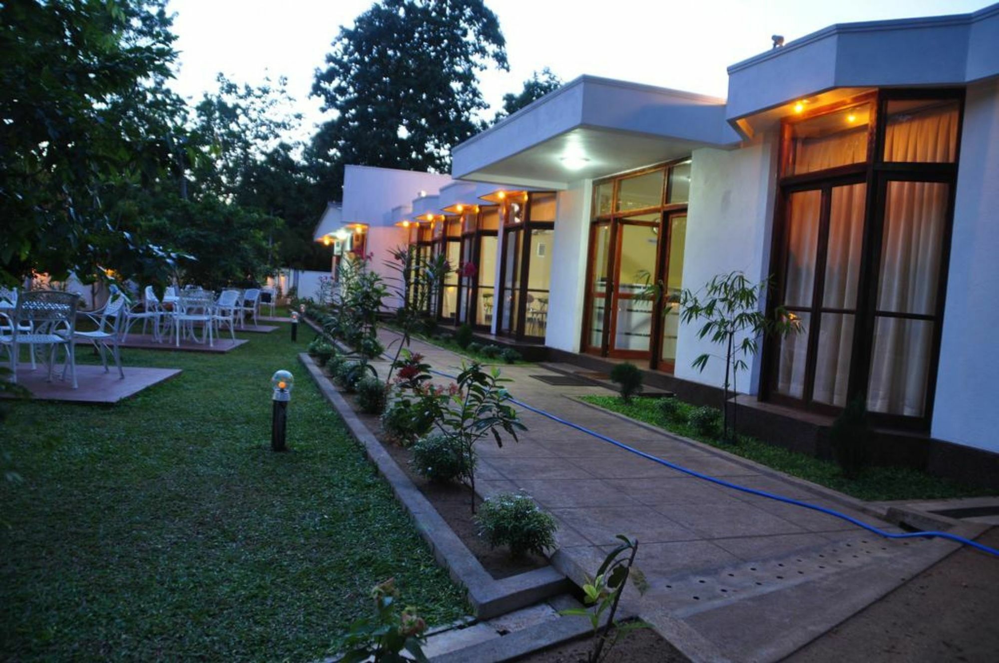 Hotel Melbourne Tourist Rest à Anurâdhapura Extérieur photo